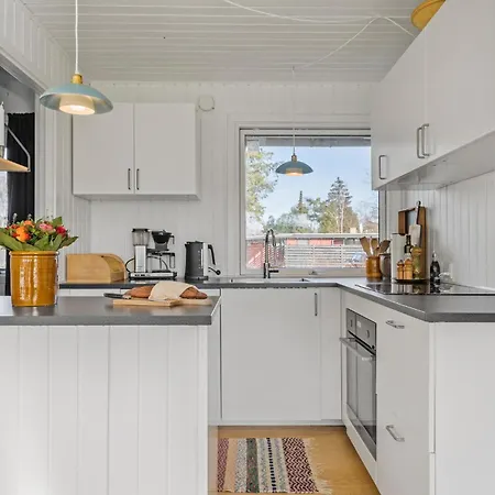 3 Bedroom Gorgeous In Stege