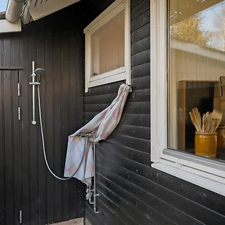 3 Bedroom Gorgeous In * Stege