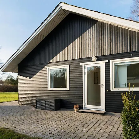 3 Bedroom Gorgeous In Stege