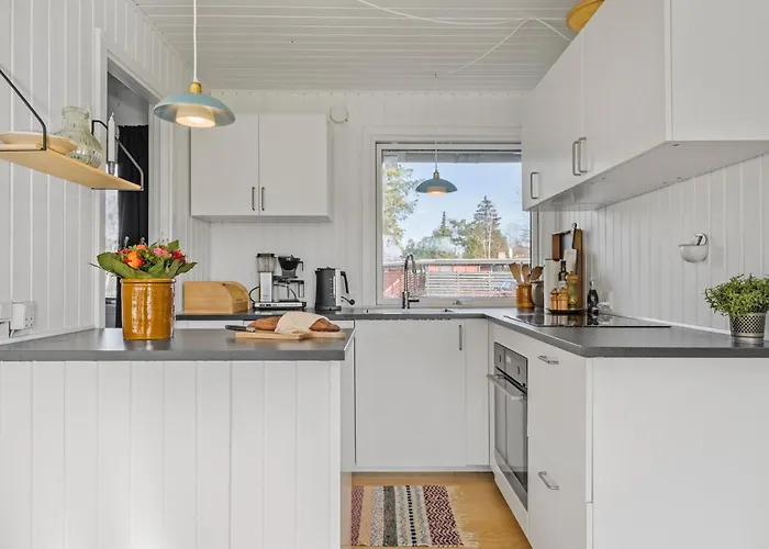 3 Bedroom Gorgeous In Stege