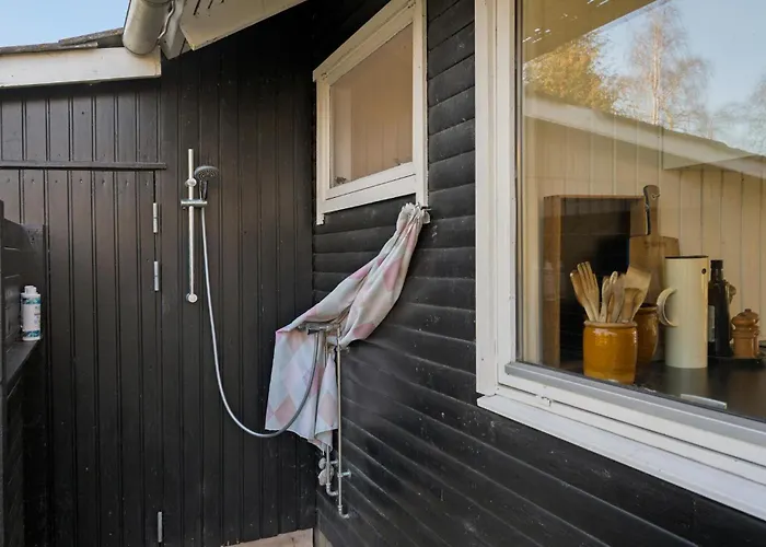 3 Bedroom Gorgeous In * Stege